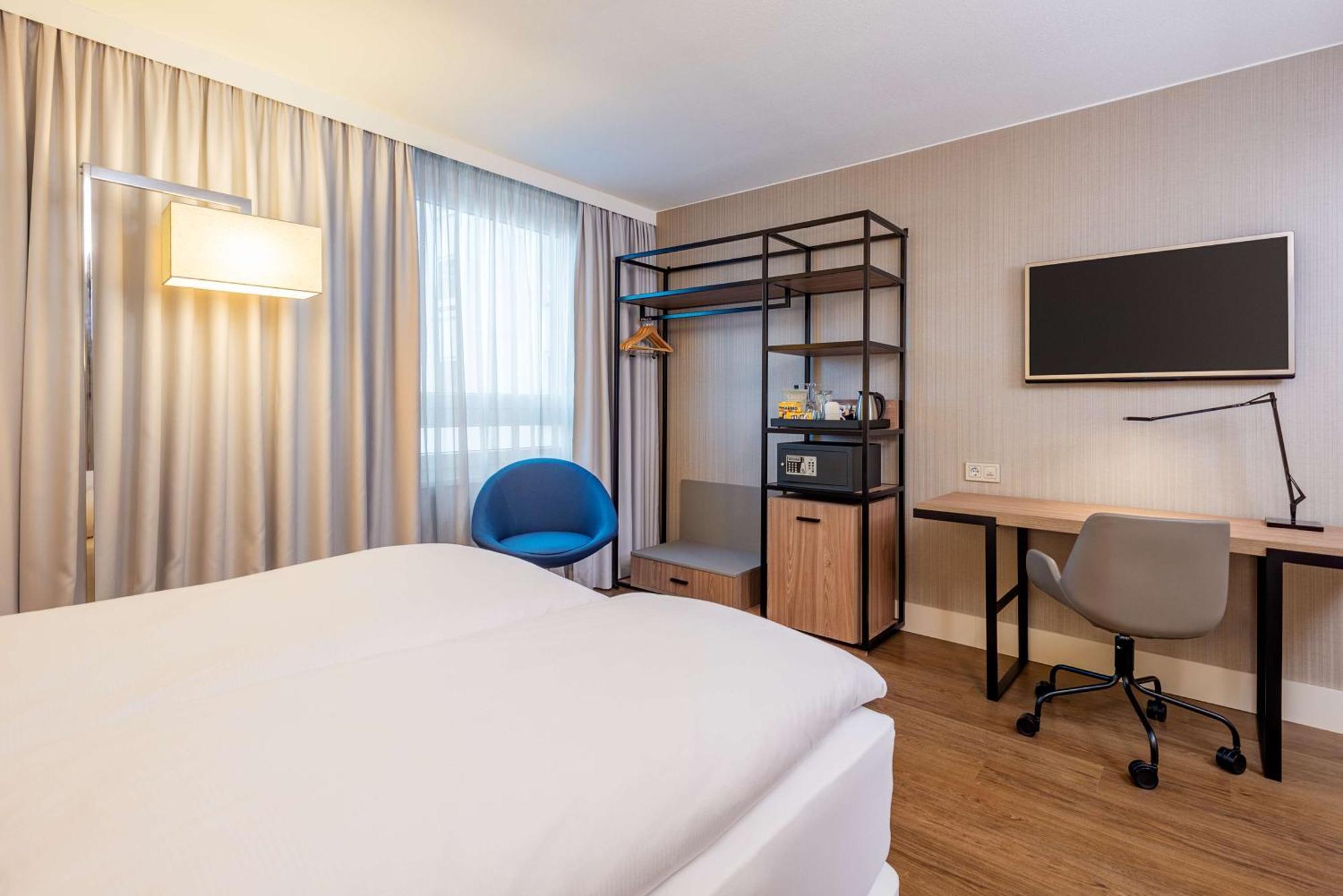 Nh Hamburg Altona Hotel Exterior photo